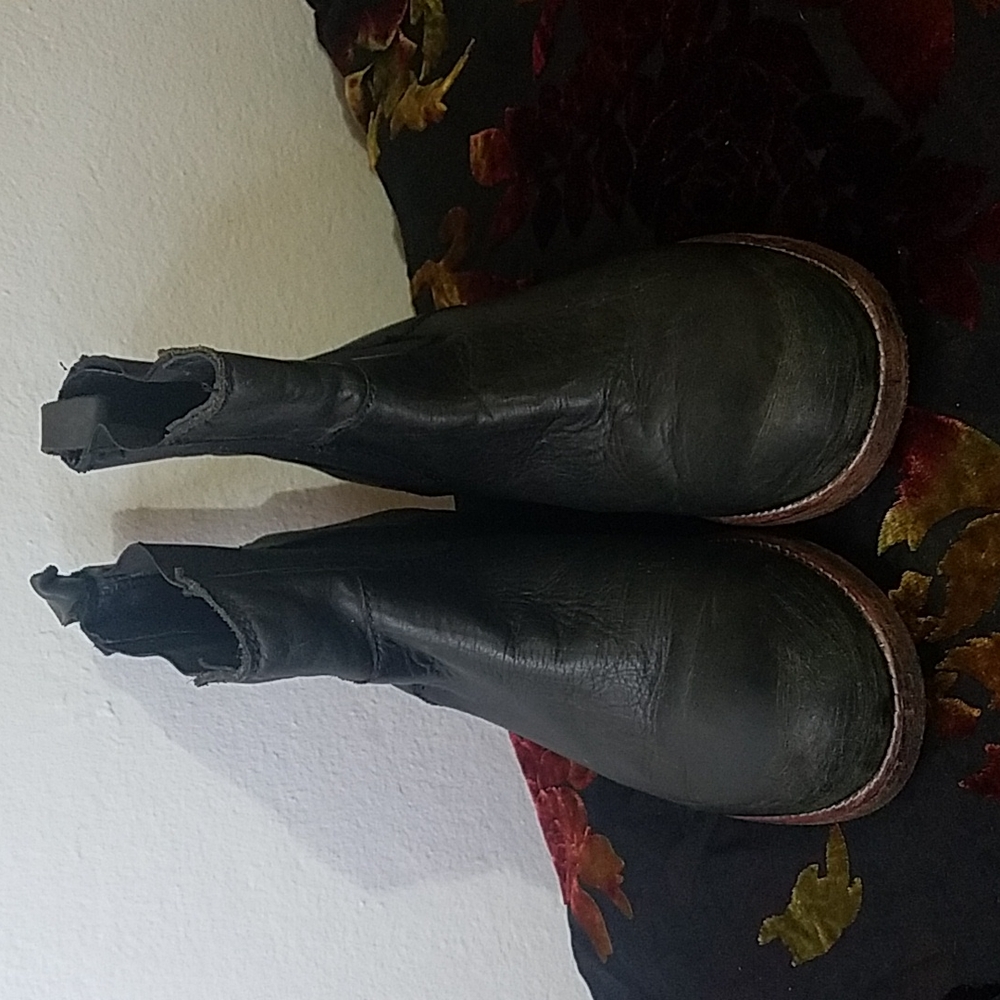 Steve Madden Ankle Boots "distressed leather style" Size 10